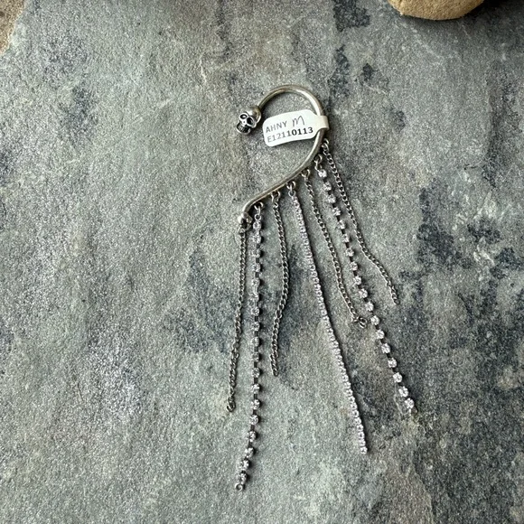 New🌟Free People-Gothic Silver Chain and Rhinestone Ear Cuff - Picture 3 of 3